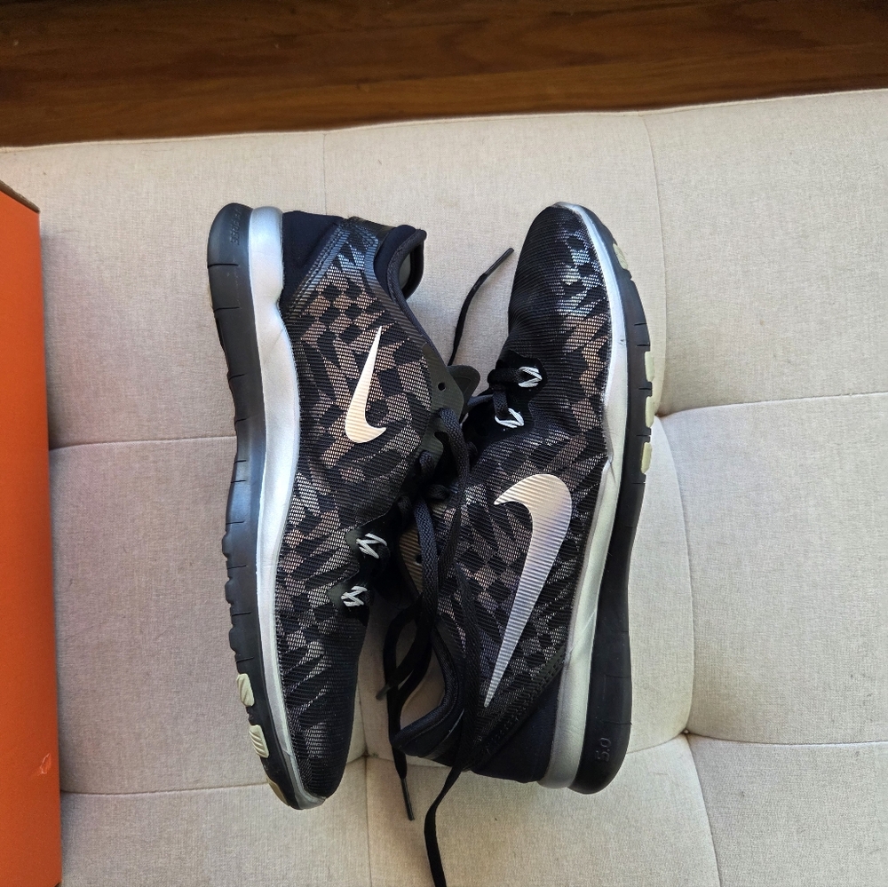 Nike Free 5.0 Black Metallic Sneakers Womens 7.5 TR Fit 5 Chic Athleisure Shoes - Picture 4 of 14